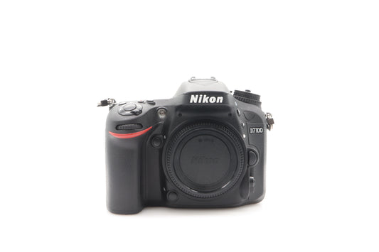 Nikon D7100 + 18-55